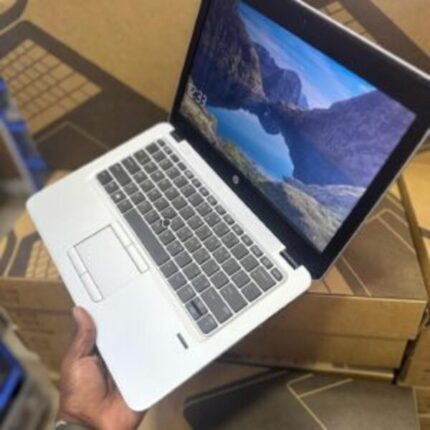 HP ELITEBOOK 820G3 CORE I3,8GB,256SSD